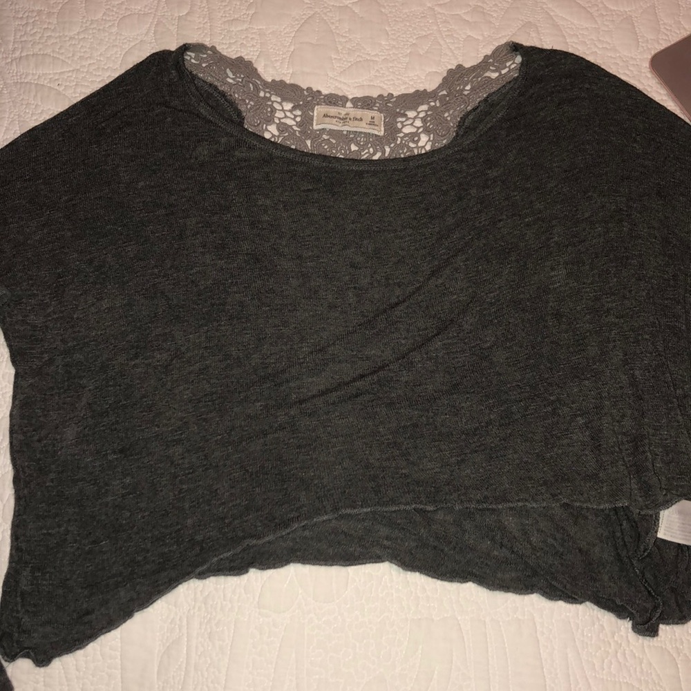 Long sleeve shirt with laced lack